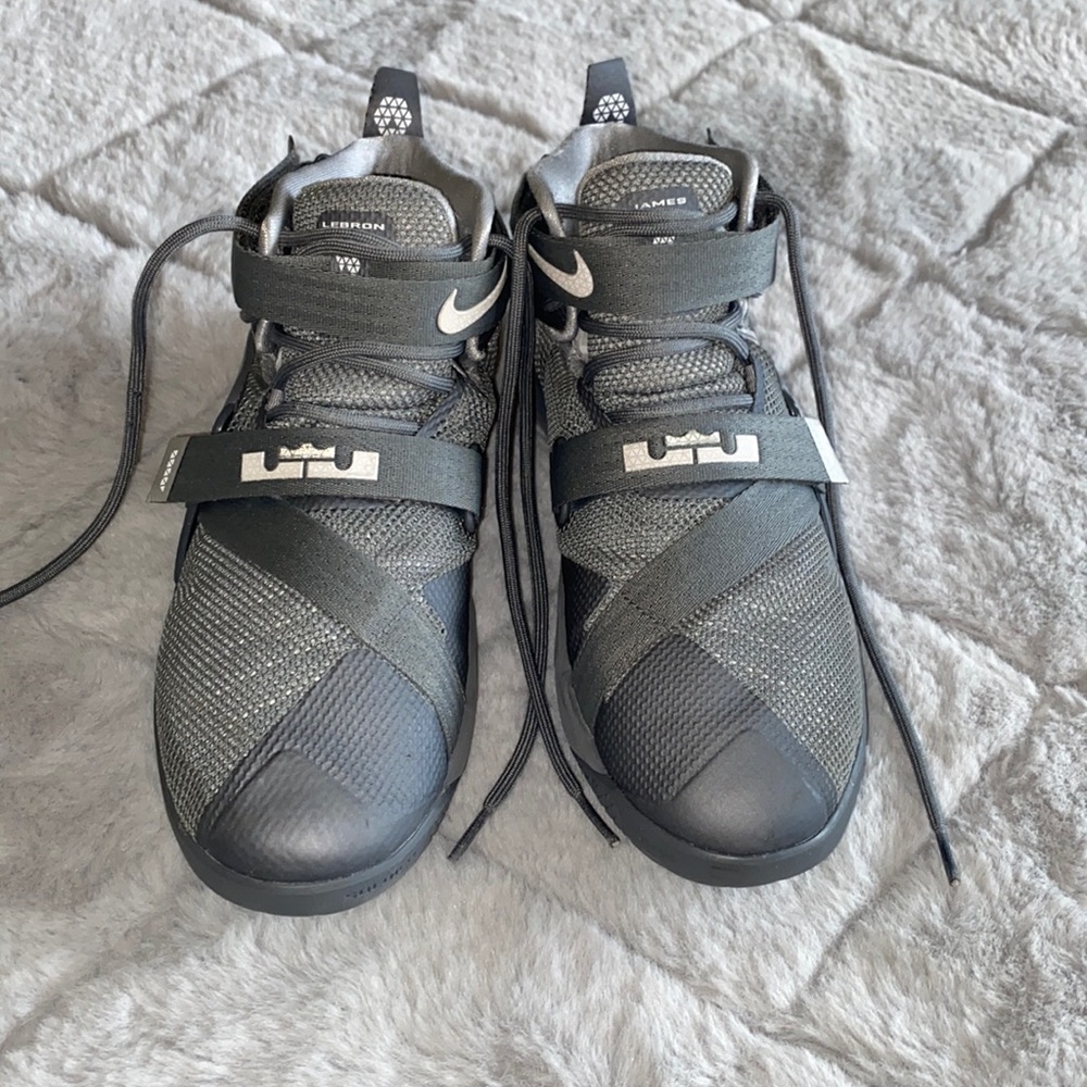 Big Kids Lebron James 23 Soldier IX basketball shoes